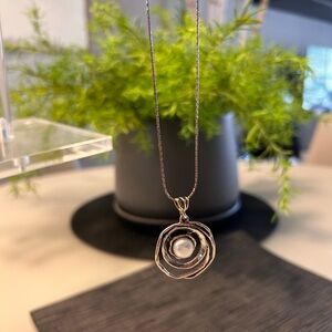 Elegant Silver Pendant Necklace with Pearl